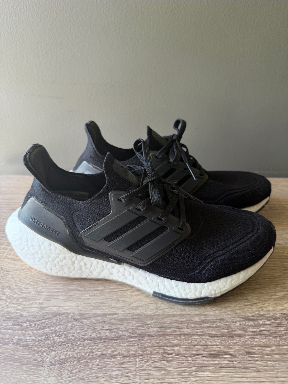 adidas Ultraboost Running Shoes - Black/White 7.5 Preowned